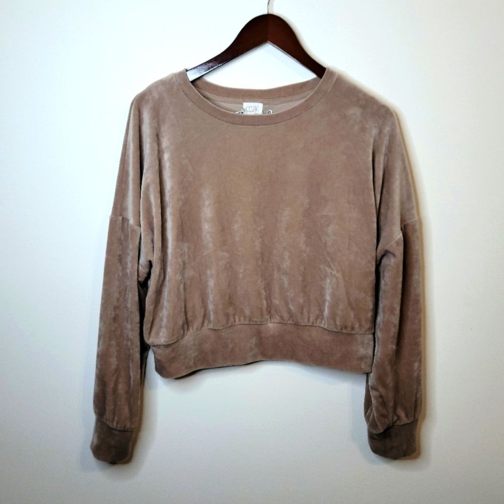 Cozie by Pink Rose Tan Velour Long Sleeve Cropped Sweatshirt Size Medium